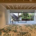 Yoshiya Taguchi 無数のガラスの浮玉のインスタレーション「DETOXIFICATION」Karimoku Commons Tokyo